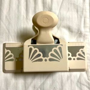 Martha Stewart Crafts Deep Edger Punch Daisy Fan Paper Cutting Scrapbooking Card